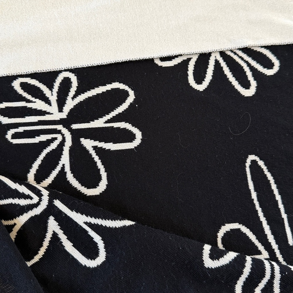 Cream midi Dress with Black Floral Design - Picture 7 of 8